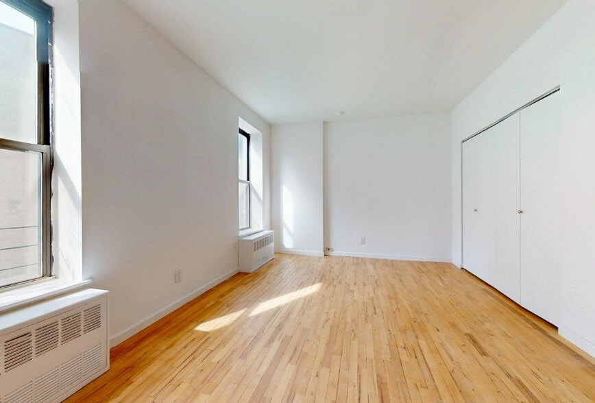 Building Photo - Washington Avenue