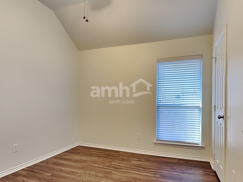 Building Photo - 5716 Ozark Dr