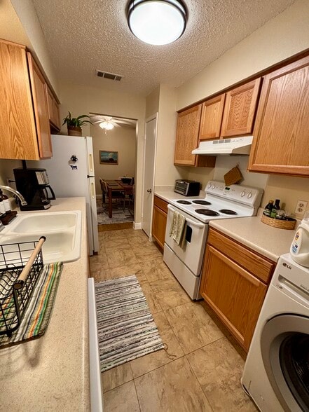 Building Photo - 103 Fenway Loop