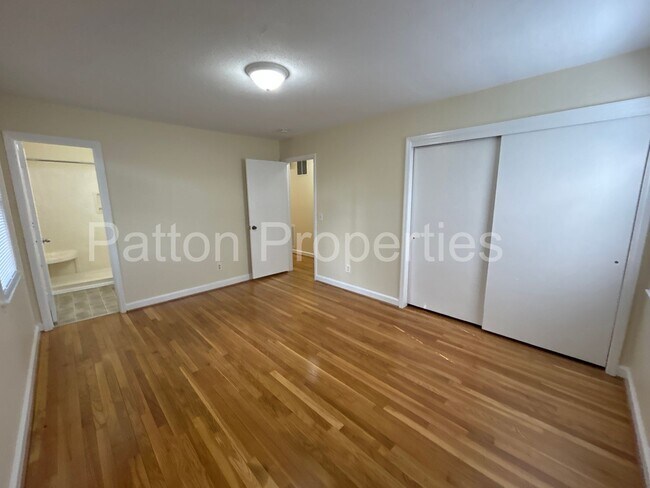 Building Photo - Saluda Gardens Home