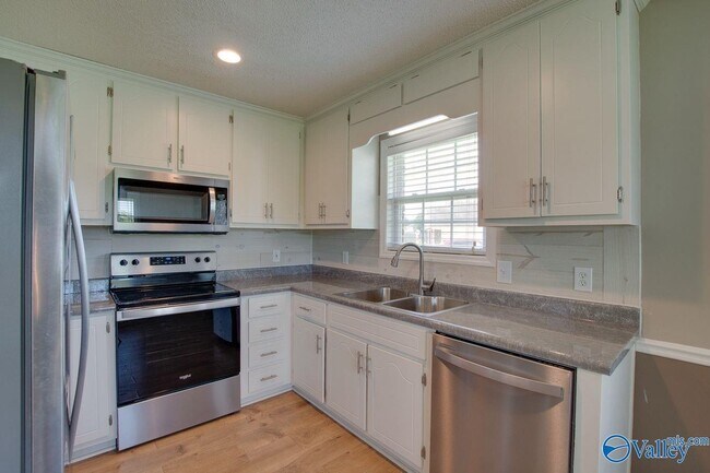 Building Photo - 115 Raptor Ct