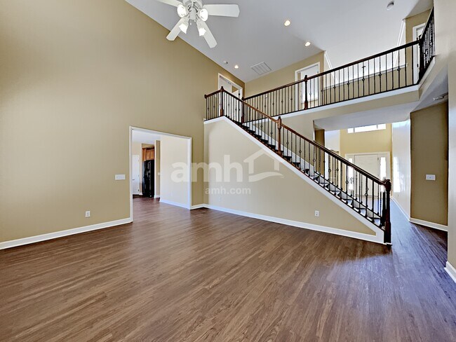 Building Photo - 220 Solitude Cir