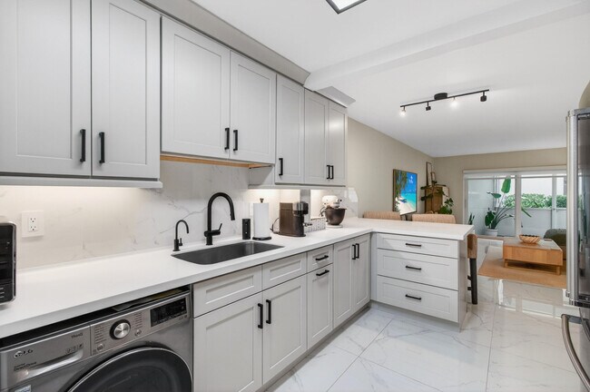 Building Photo - 322 N Federal Hwy