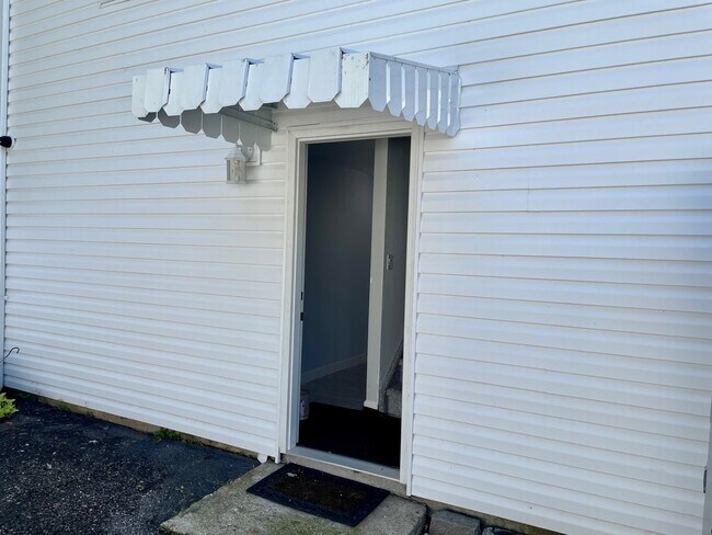 Building Photo - 82 Meyer Ln