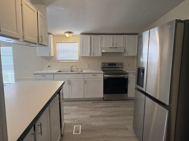 Building Photo - 4bath/2bath Mobile Home in Bay Hills Commu...
