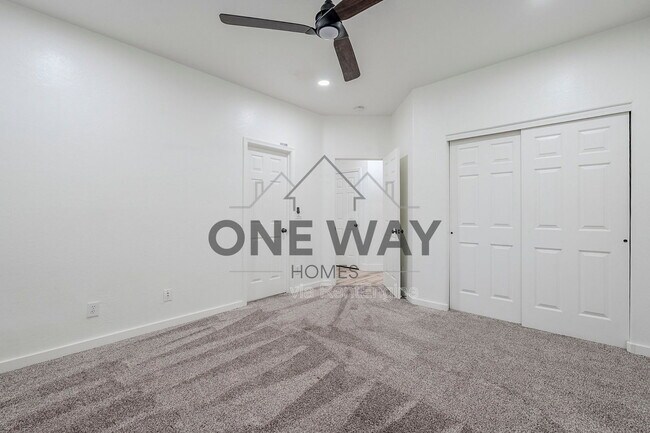 Building Photo - 760 N Swan Dr