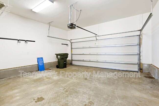 Building Photo - 233 Seaworthy St