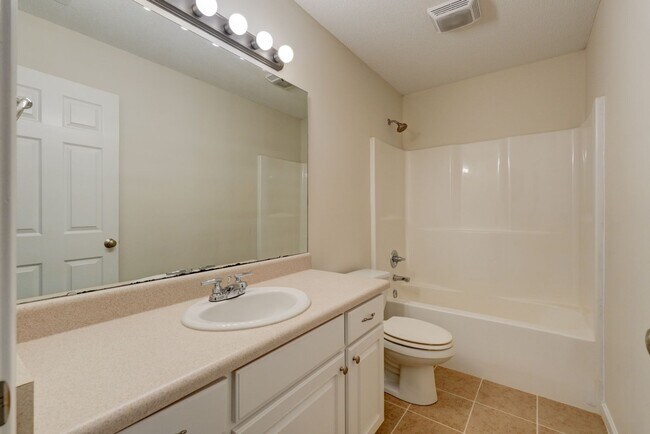 Building Photo - 567 Seays Crest Dr