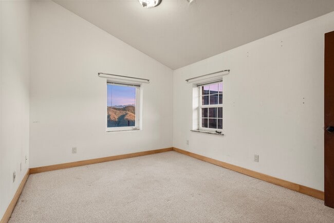 Building Photo - 2800 Cedar Dr