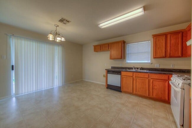 Building Photo - 1610 Vera Way