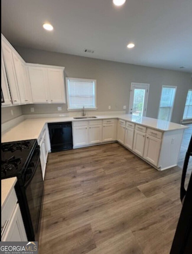 Building Photo - 118 Hidden Lake Cir