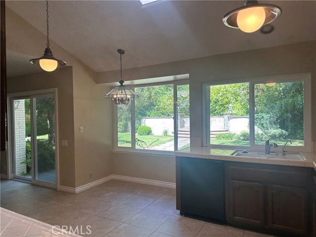 Building Photo - 20639 Círculo Loma