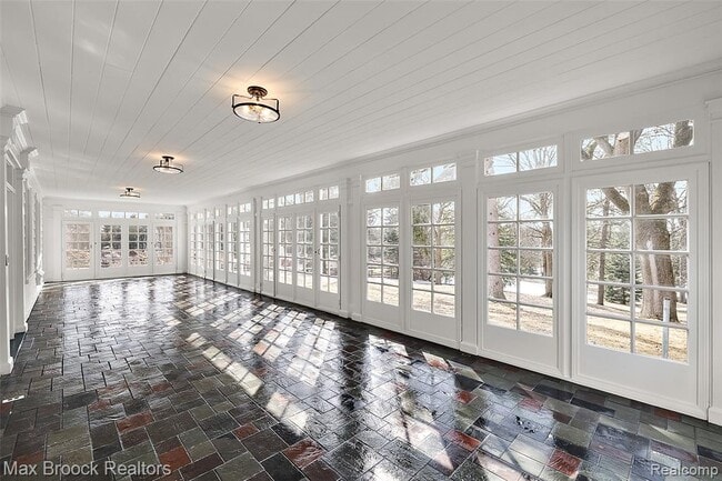 Building Photo - 1200 Orchard Ridge Rd