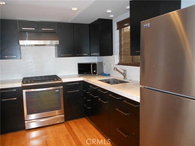 Building Photo - 760 W 27th St