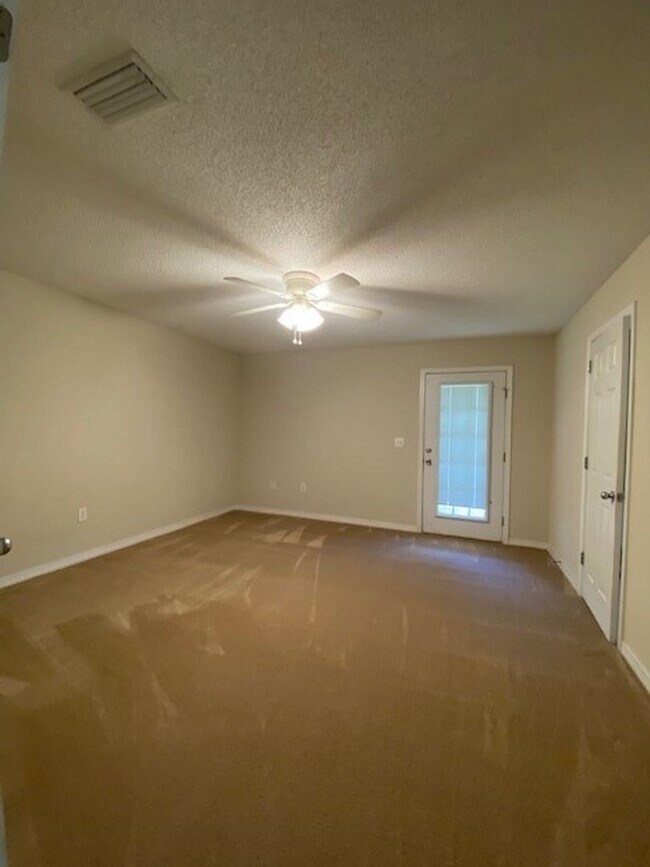 Building Photo - 25855 Argonne Dr