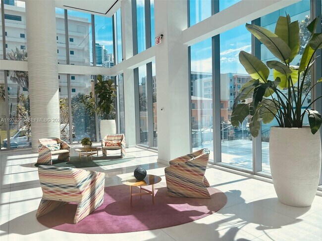 Building Photo - 700 NE 26th Terrace