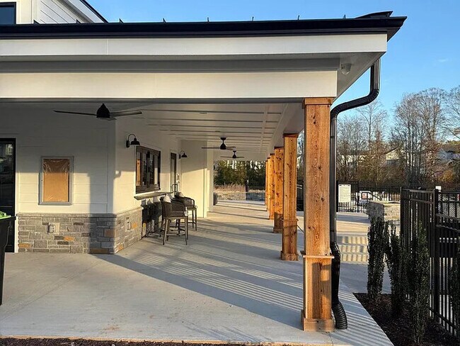 Building Photo - Lease OR Lease to Own