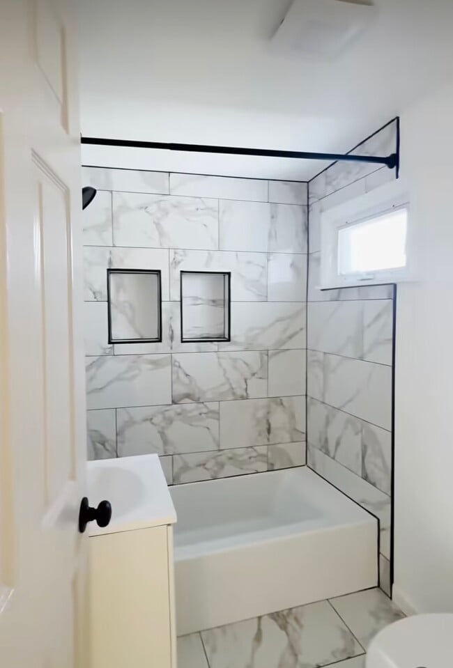 Building Photo - 7713 Union Ave