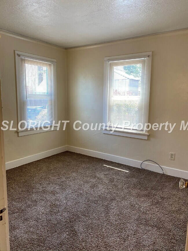 Building Photo - AVAILABLE JULY - Great 2 Bedroom Close to Poly/Downtown