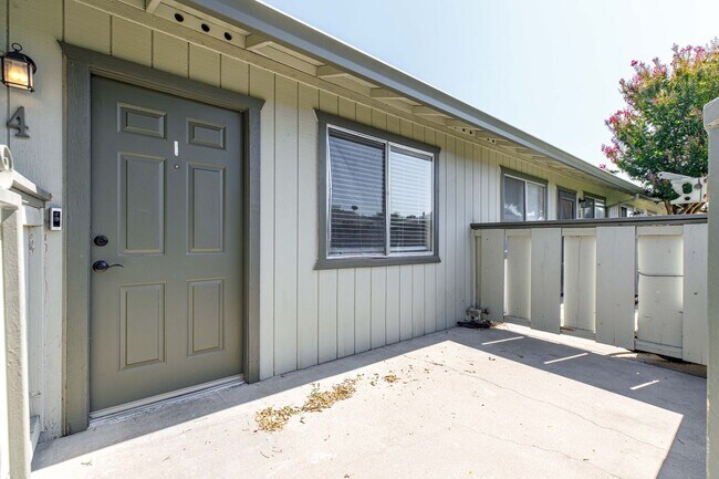 Building Photo - 1229 W Roseburg Ave
