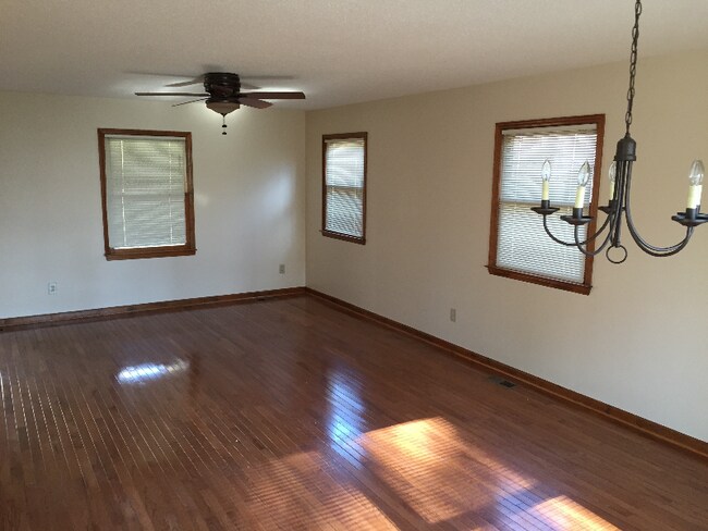 Building Photo - 123 Bonaparte Dr