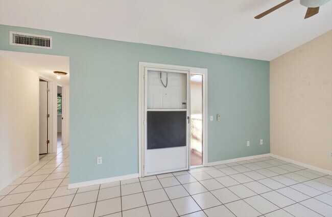 Building Photo - 179 Waterside Dr