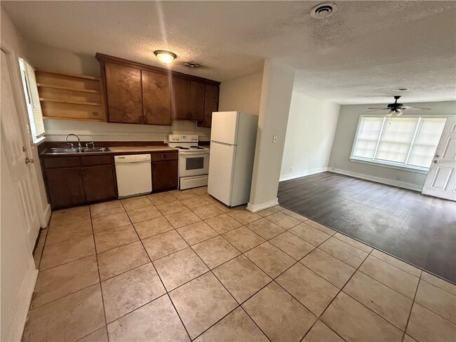 Building Photo - 1352 E Gulf Field Dr