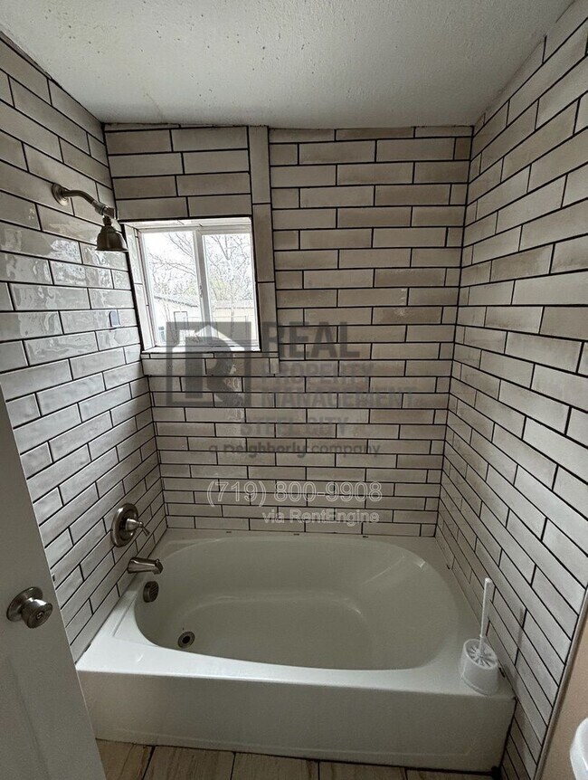 Building Photo - 218 Polk St