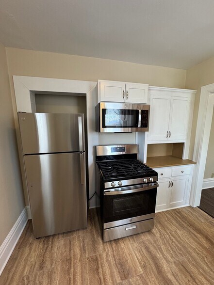 Building Photo - 442 Oneida St