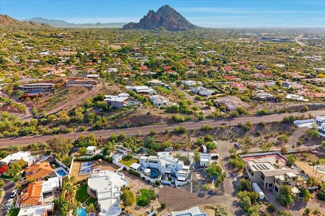 Building Photo - 3112 E Palo Verde Dr