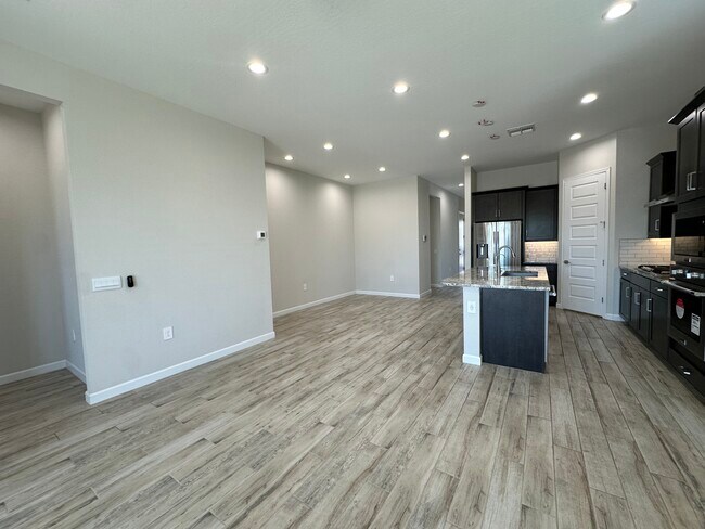 Building Photo - 10319 W Harmony Ln