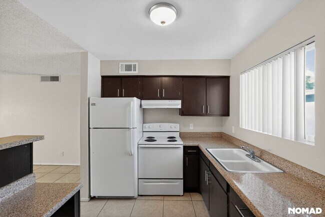 Building Photo - 6502 N 17th Ave