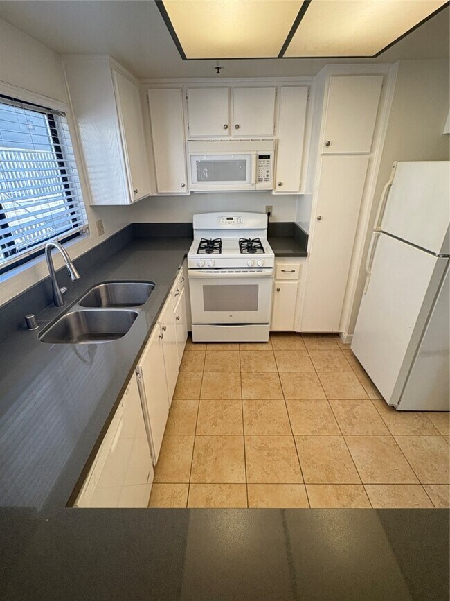 Building Photo - 17641 Sergio Cir