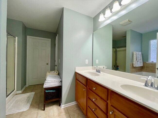 Building Photo - 2600 Taton Ct