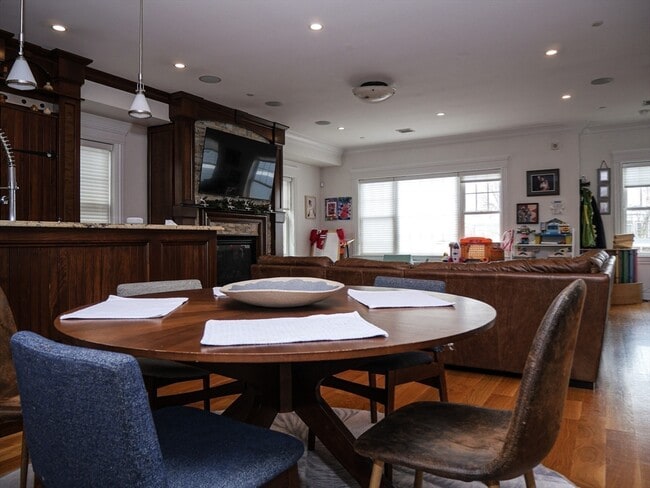 Building Photo - 161 Tudor St