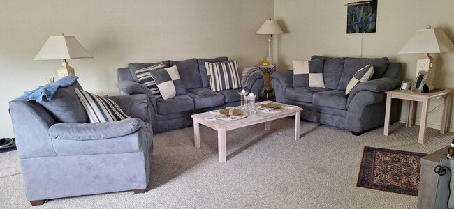 Building Photo - 7 Lake Vista Trail