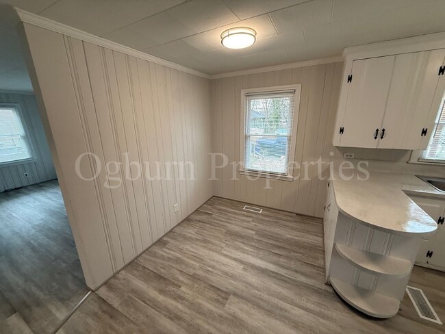 Building Photo - 1923 Dacian St