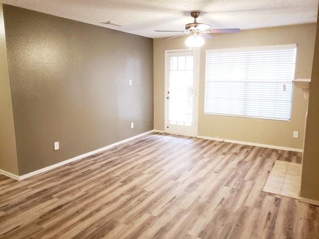 Building Photo - Woodcrest Apartments