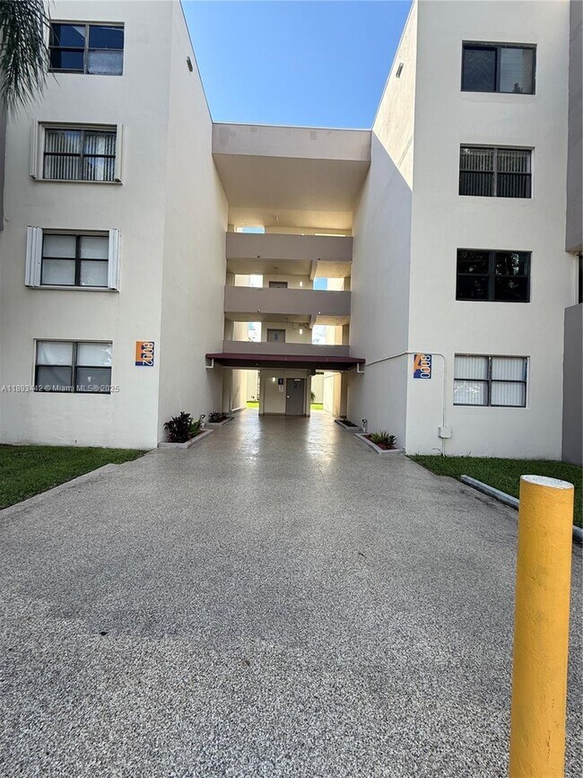Building Photo - 8000 SW 149th Ave