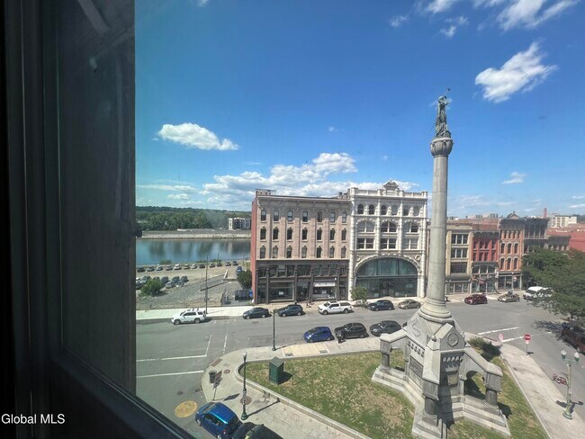 Building Photo - 5 Broadway