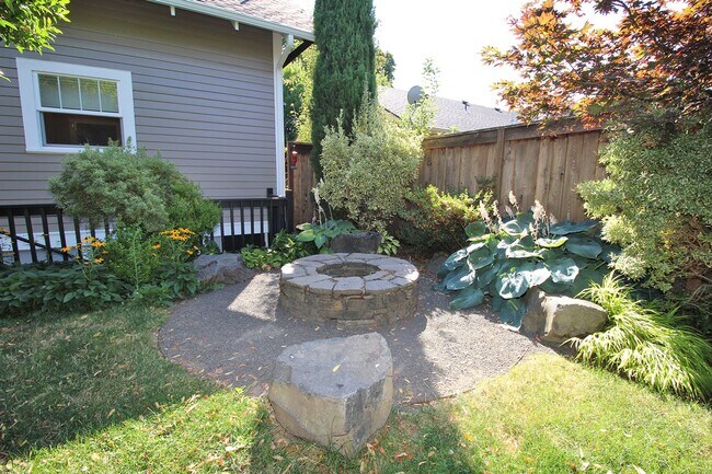 Building Photo - Beautifully Updated 5 Bedroom/3.5 Bath Irvington Craftsman Bungalow!