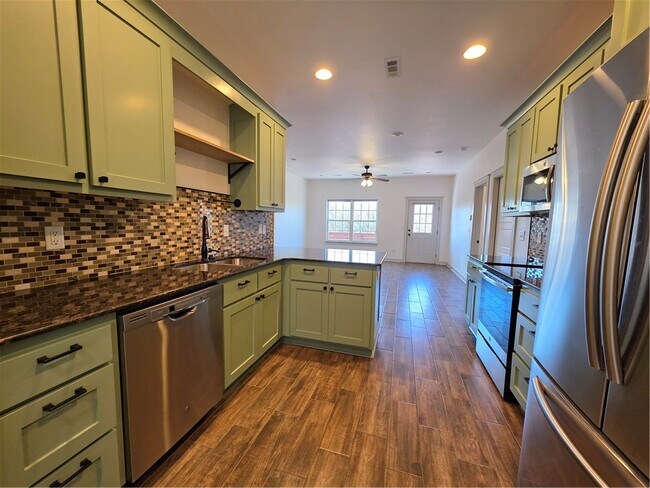 Building Photo - 8 Horncastle Dr