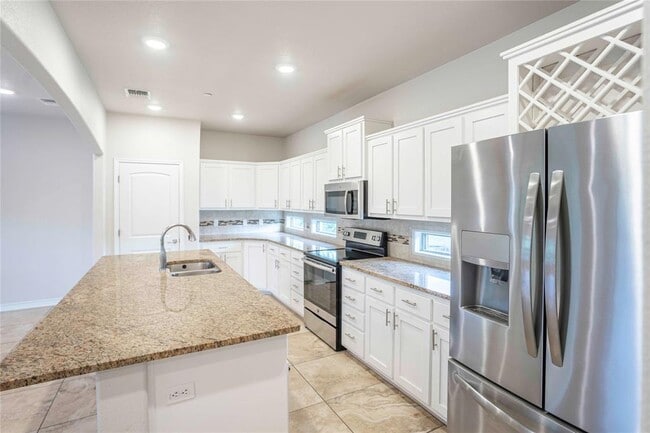 Building Photo - 221 Birch Oak Ln
