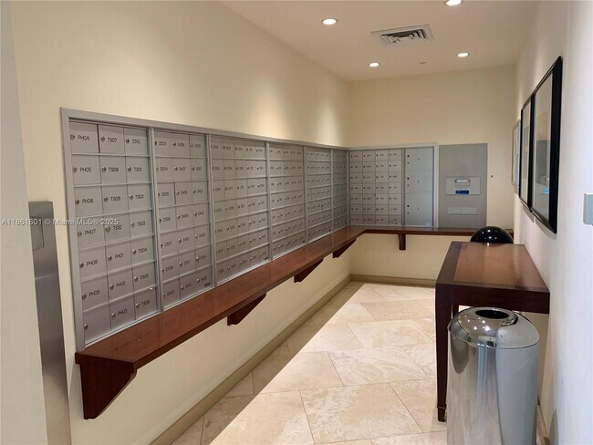 Building Photo - 2475 Brickell Ave