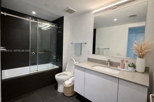 Building Photo - 1600 NE 1st Ave