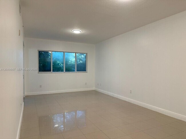 Building Photo - 652 NE 63rd St