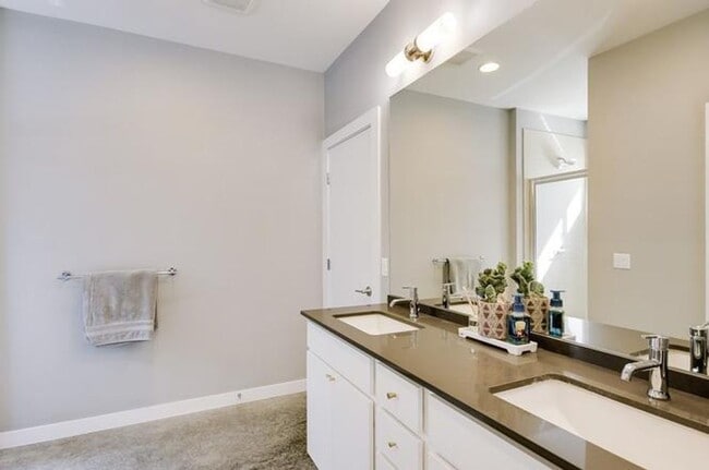 Building Photo - 5616 S 1st St