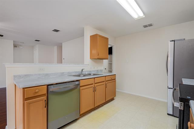 Building Photo - 12801 Skeeter Ln
