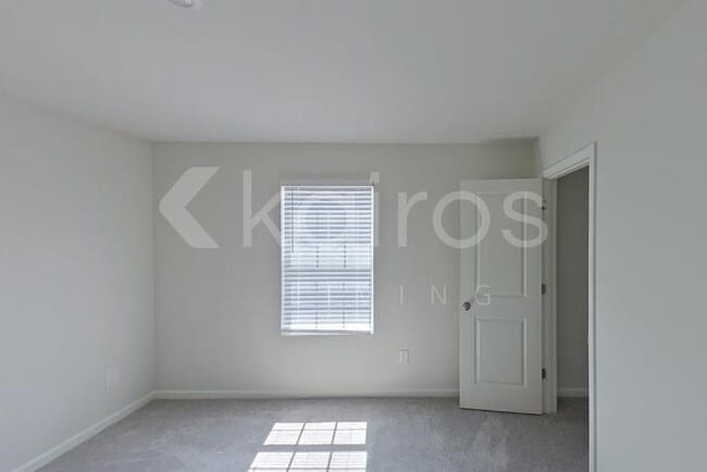 Building Photo - 233 Topaz Ln