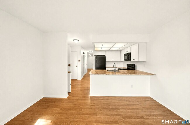 Building Photo - 236 Edgemoor Rd
